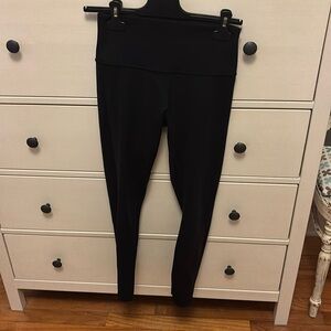 Lululemon Wunder Under 25 inch Blazk Size 6 DISCONTINUED